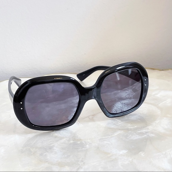 Ann Taylor Classic Black Rectangle Sunglasses with Case - Picture 2 of 15